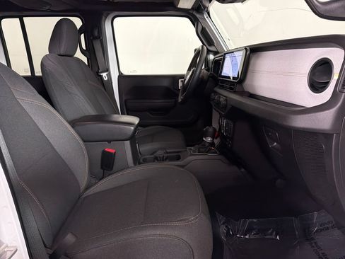 Used 2024 Jeep Wrangler Unlimited w/ Convenience Group AWD/4WD image 19