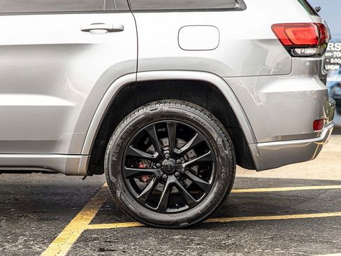 Used 2021 Jeep Grand Cherokee Laredo X AWD/4WD image 7