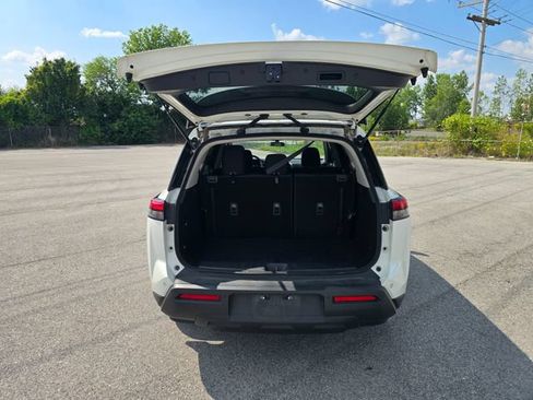 Used 2022 Nissan Pathfinder SV AWD/4WD image 13