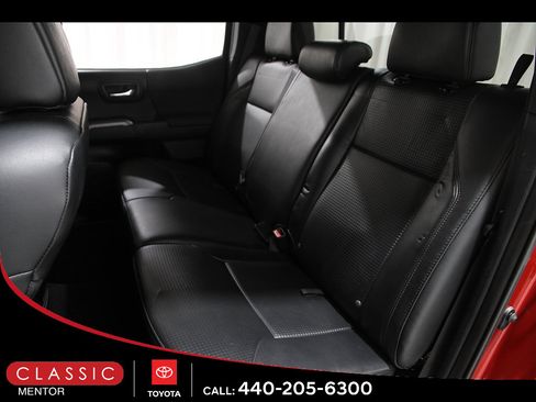 Certified 2018 Toyota Tacoma TRD Off-Road w/ TRD Premium Off Road Package AWD/4WD image 19