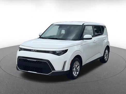 Used 2025 Kia Soul LX w/ LX Technology Package FWD image 5