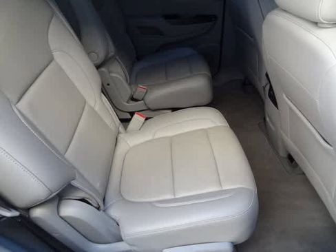 Used 2023 GMC Acadia SLT image 12