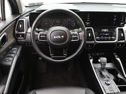 Used 2023 Kia Sorento S image 13