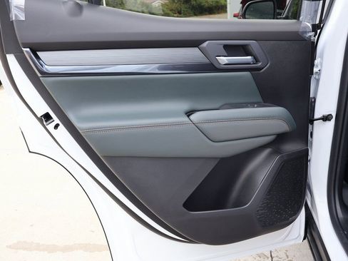 New 2026 GMC Terrain AT4 w/ Technology Package II AWD/4WD image 25