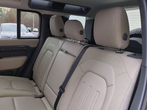 Used 2020 Land Rover Defender 110 S image 31