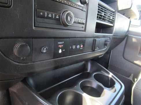 Used 2018 Chevrolet Express 2500 Extended image 19