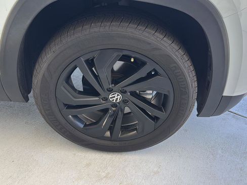 Used 2023 Volkswagen Atlas SE image 35