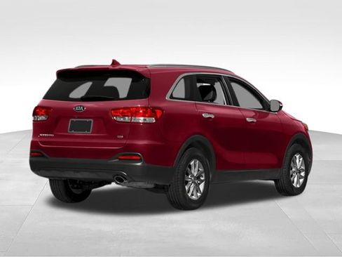 Used 2018 Kia Sorento FWD image 2