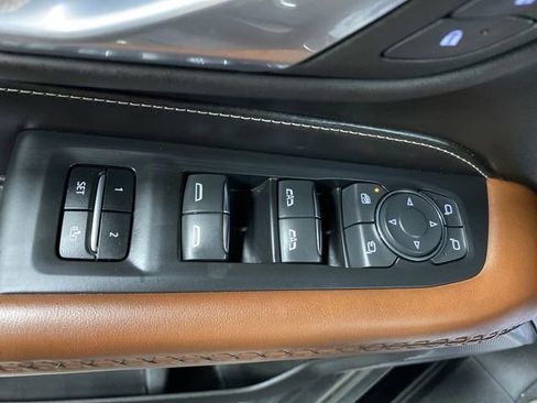 Used 2023 GMC Yukon XL Denali Ultimate image 31