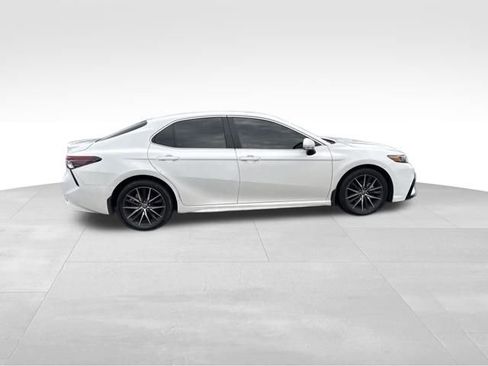 Used 2024 Toyota Camry SE image 8