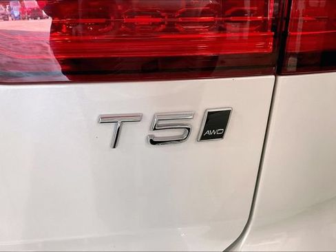 Certified 2021 Volvo V60 T5 Cross Country w/ Climate Package AWD/4WD image 10