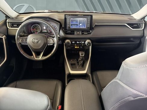 Used 2019 Toyota RAV4 XLE Premium FWD image 13