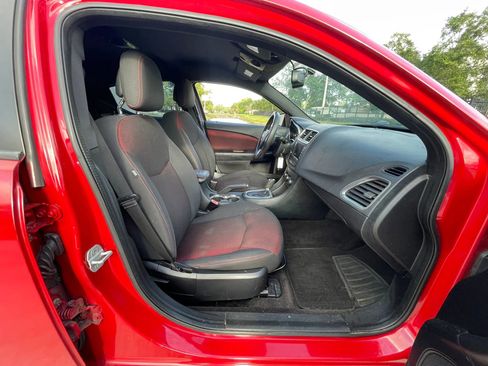 Used 2011 Dodge Avenger image 25