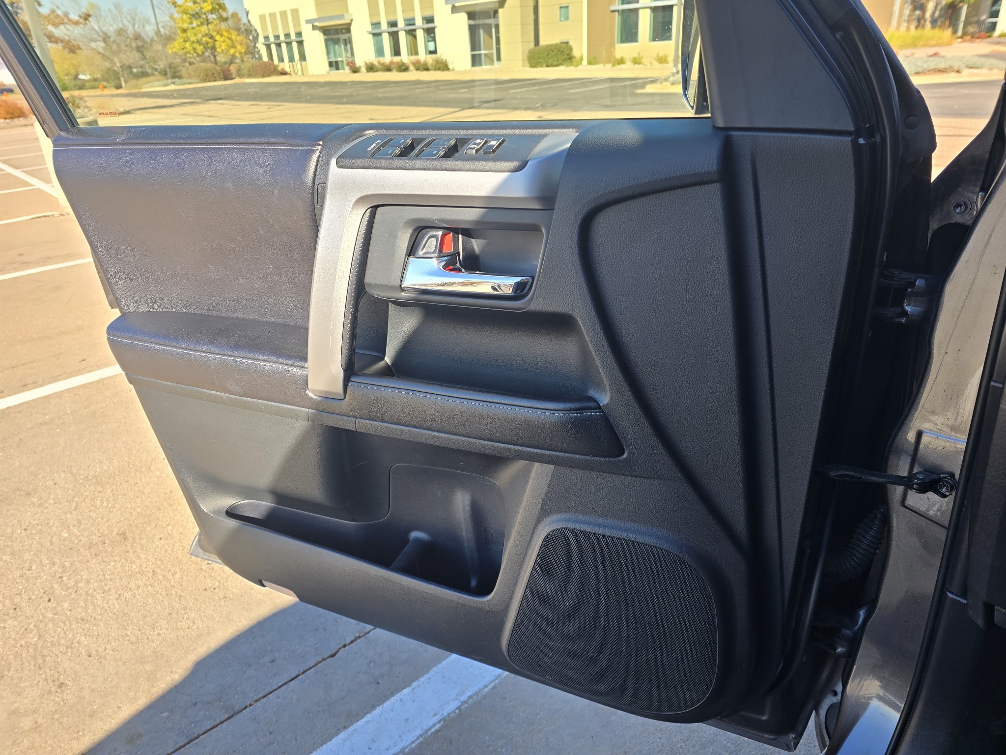 Used 2016 Toyota 4Runner SR5 AWD/4WD image 16