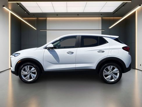 Certified 2024 Buick Encore GX Preferred FWD image 2