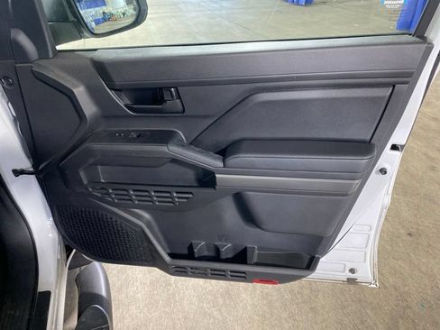Used 2024 Toyota Tacoma SR5 AWD/4WD image 12