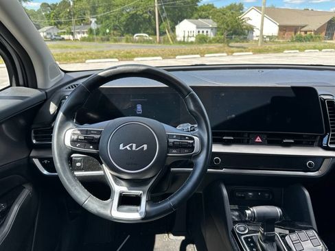 Used 2023 Kia Sportage EX FWD image 12