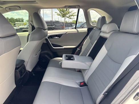 Used 2020 Toyota RAV4 Limited FWD image 16