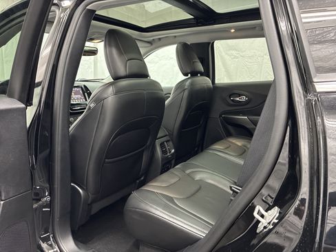 Used 2020 Jeep Cherokee Limited AWD/4WD image 12