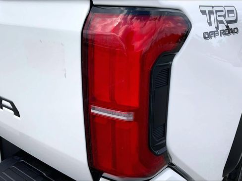 Used 2024 Toyota Tacoma TRD Off-Road image 29