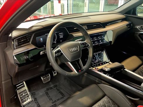 Certified 2024 Audi SQ8 e-tron Prestige w/ Prestige Package AWD/4WD image 16