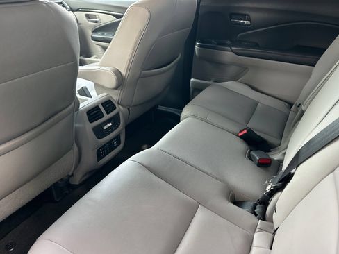 Used 2017 Honda Pilot Touring image 9