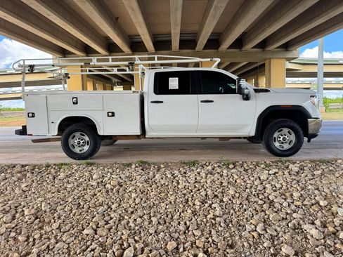 Used 2020 GMC Sierra 2500 4x4 Crew Cab w/ Convenience Package image 2