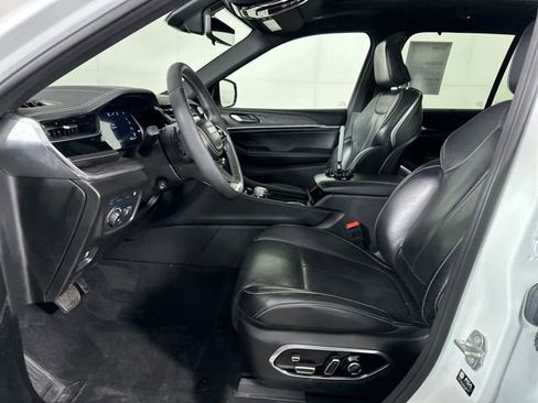 Used 2023 Jeep Grand Cherokee Overland w/ Luxury Tech Group IV image 11