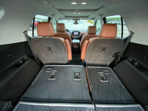 Used 2021 Chevrolet Traverse High Country w/ LPO, Floor Liner Package FWD image 18