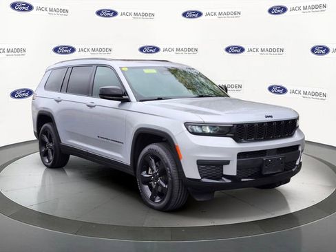 Used 2023 Jeep Grand Cherokee L Altitude AWD/4WD image 7
