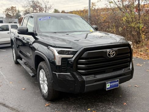 Used 2022 Toyota Tundra SR5 w/ SR5 Convenience Package image 11