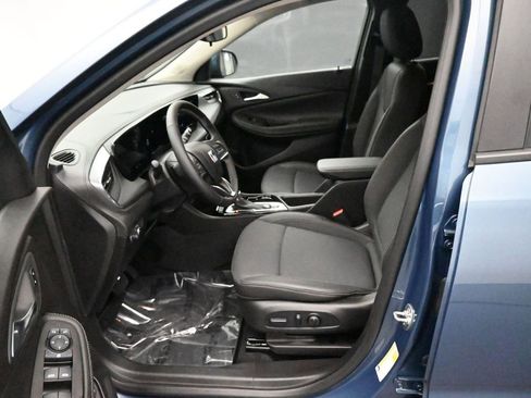 Used 2025 Buick Encore GX Preferred w/ Comfort Package AWD/4WD image 9