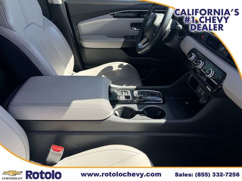 Used 2025 Honda Pilot Touring image 8