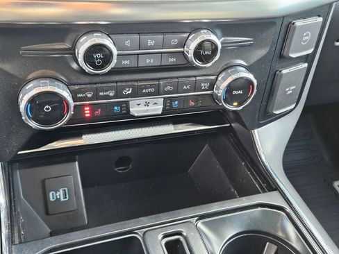 Used 2023 Ford F150 Lariat w/ Trailer Tow Package image 29