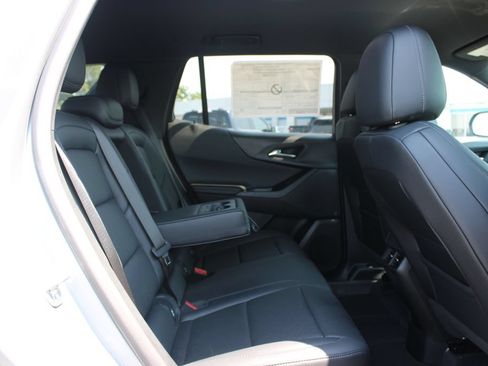 New 2027 Chevrolet Equinox LT w/ Convenience Package II AWD/4WD image 32