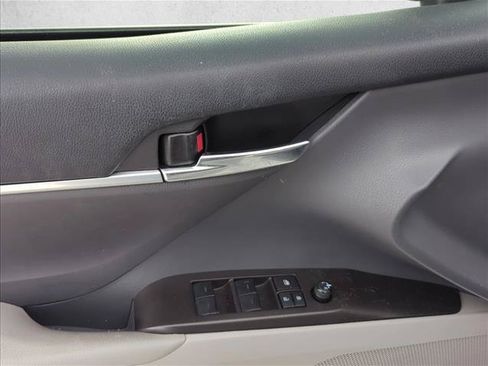 Used 2023 Toyota Camry SE FWD image 9
