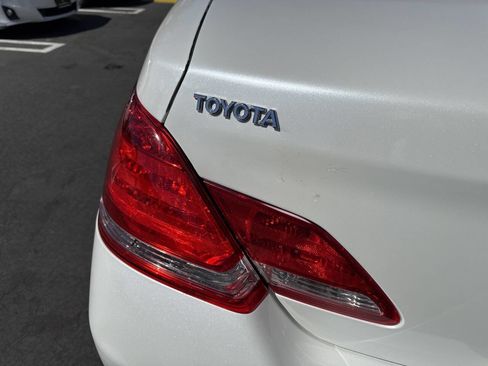 Used 2010 Toyota Avalon XLS image 28