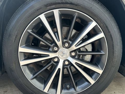 Used 2017 Toyota Corolla LE w/ LE Premium Package image 28