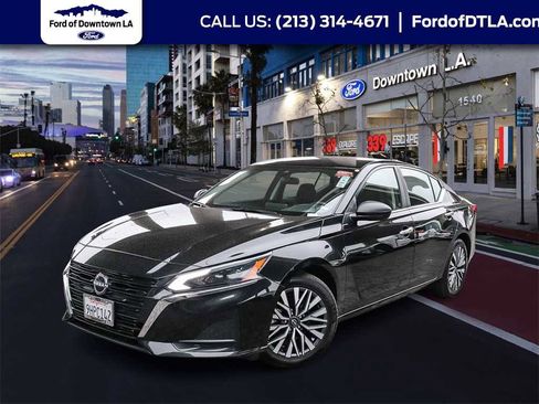Used 2024 Nissan Altima 2.5 SV image 1