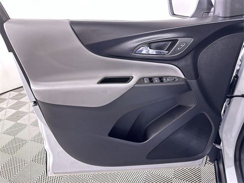 Used 2023 Chevrolet Equinox LT image 23