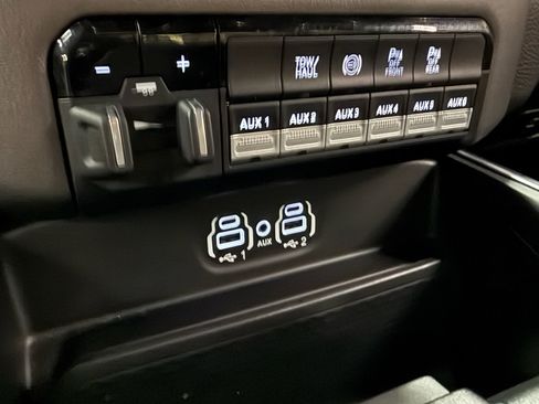 Used 2022 RAM 2500 Big Horn w/ Night Edition image 39