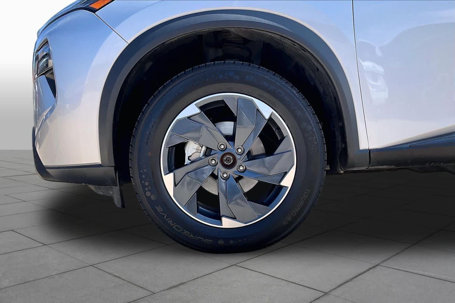 Used 2025 Nissan Rogue SV AWD/4WD image 11