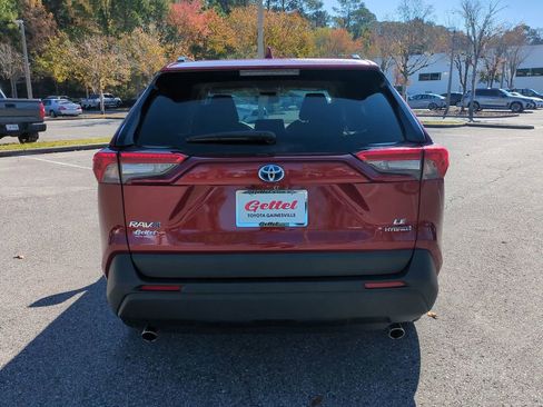 Used 2022 Toyota RAV4 LE image 6