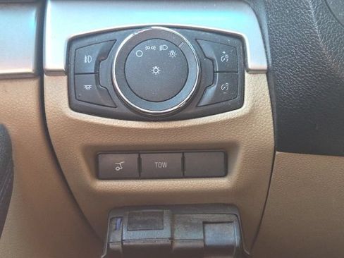 Used 2016 Ford Explorer XLT w/ Equipment Group 202A AWD/4WD image 27