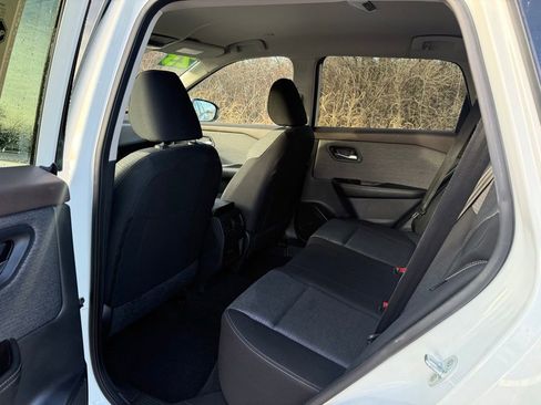 Used 2023 Nissan Rogue SV image 12