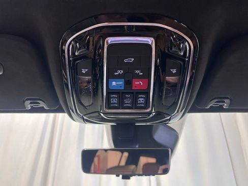 Used 2023 Jeep Grand Wagoneer Series III AWD/4WD image 18