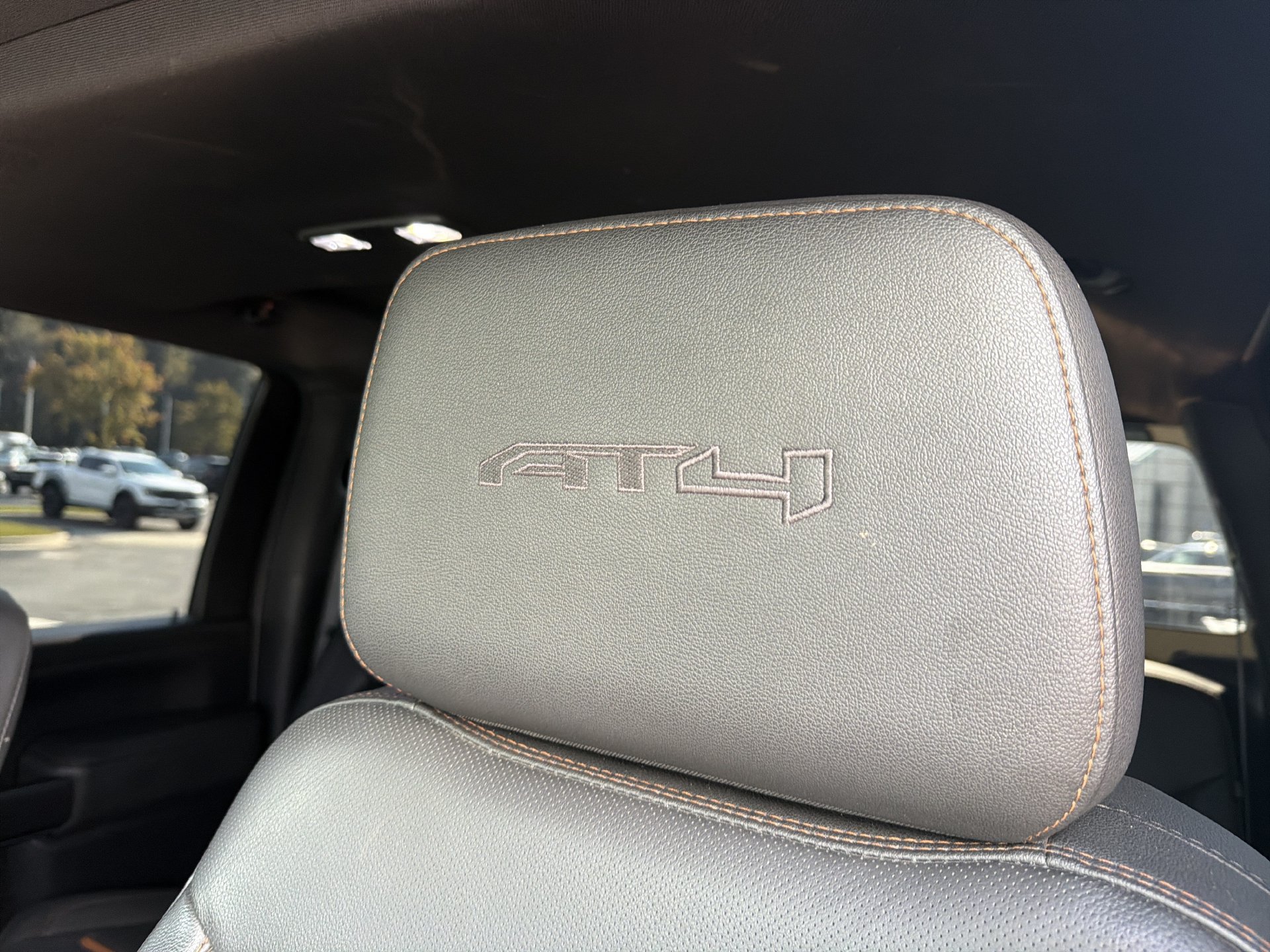 Used 2022 GMC Sierra 2500 AT4 w/ AT4 Premium Plus Package AWD/4WD image 26