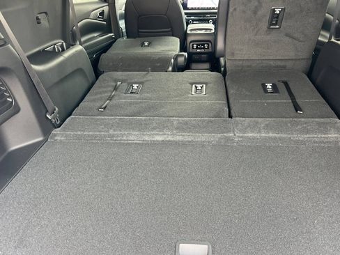 New 2026 Chevrolet Traverse LT w/ Midnight/Sport Edition AWD/4WD image 13