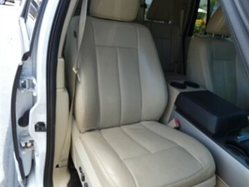 Used 2016 Ford Expedition XLT w/ Equipment Group 202A RWD image 52