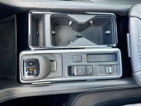 Used 2024 Nissan Pathfinder SL w/ SL Premium Package image 28